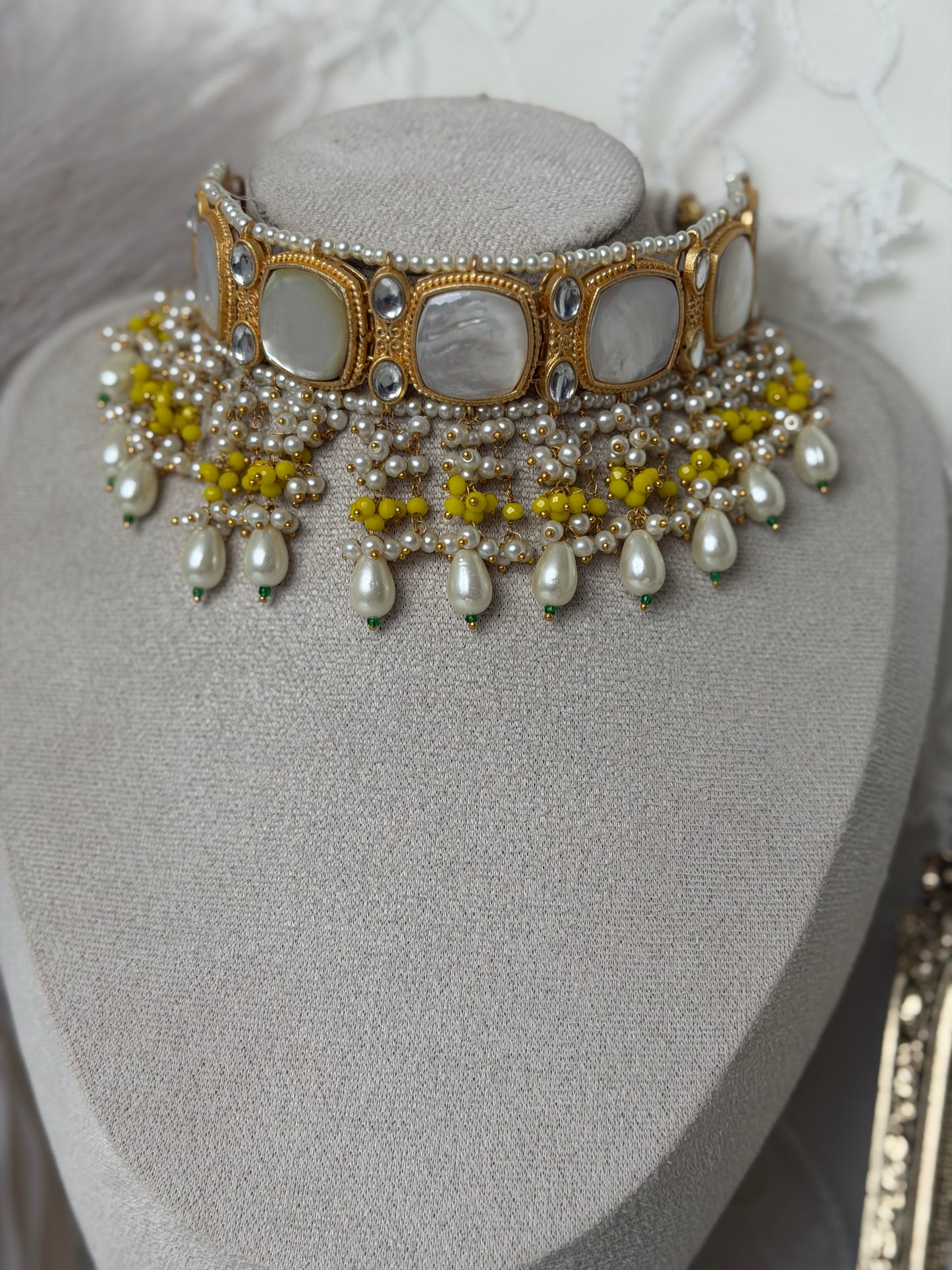 White Choker Set