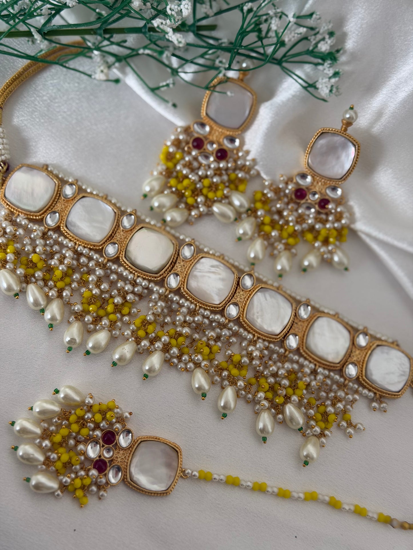 White Choker Set