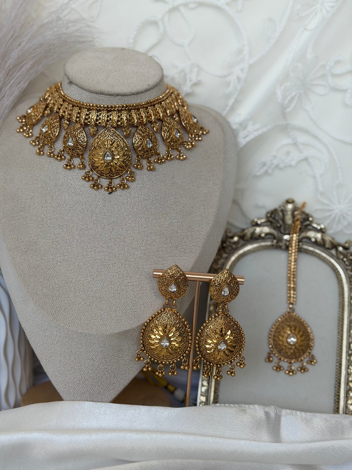 Gold Look Set